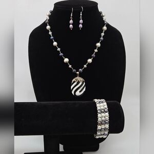 Freshwater Pearl Necklace, Earrings And Stretchy Bracelet #911